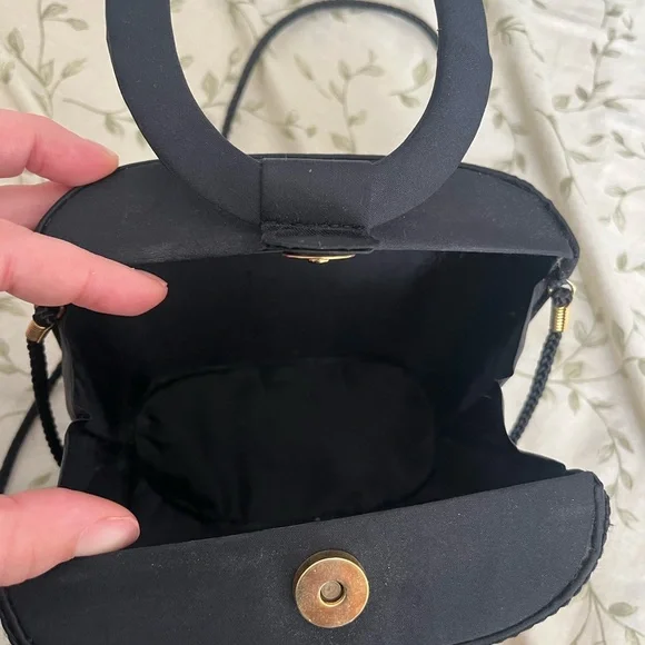 Vintage Red and Black Floral Clutch - Picture 4 of 4